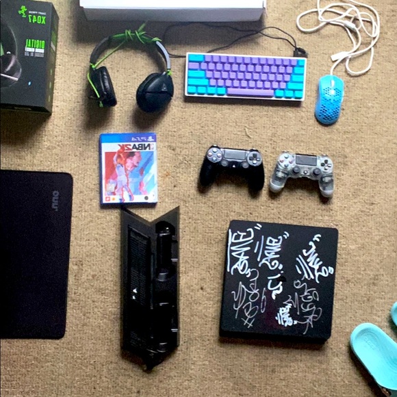 Ps4 with keyboard and mouse, mouse pad,1 games, 2 controllers, 2 headsets( etc)